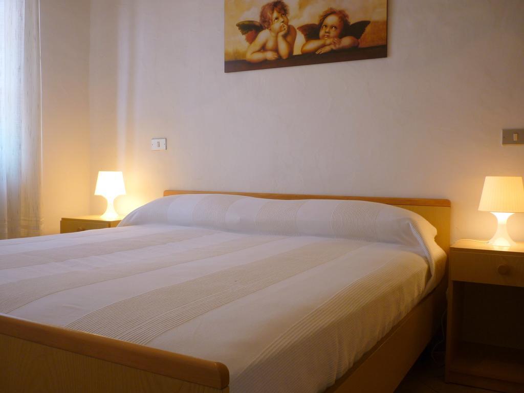 Appartamenti Cannigione La Conia Zimmer foto