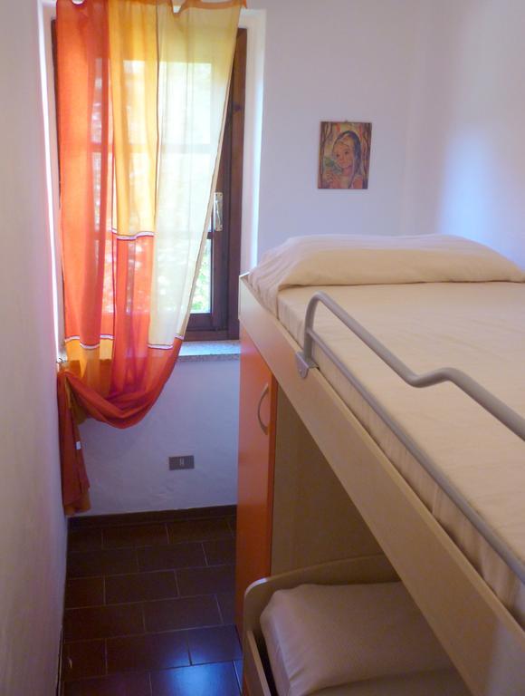 Appartamenti Cannigione La Conia Zimmer foto